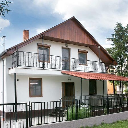 Starlight Apartment Mezőkövesd Exterior foto